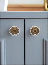 Carica l'immagine nel visualizzatore di Gallery, Set Of Six Clear Melon Glass Knobs