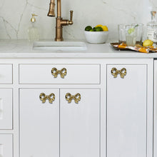 Cargar imagen en el visor de la galería, Set Of Six Brass Rose Tie Bow Knobs