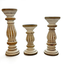 Carica l'immagine nel visualizzatore di Gallery, Wooden candle holder Set of Three White Stripe