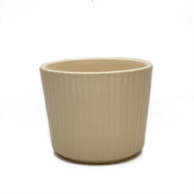 Carica l&#39;immagine nel visualizzatore di Gallery, Fluted Ceramic Planter (Cream)
