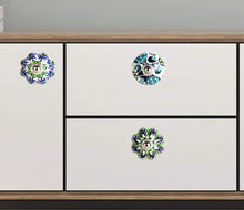 Cargar imagen en el visor de la galería, Ceramic Garden Green Drawer Knob Set Of 12

