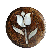 Carregar imagem no visualizador da galeria, Set Of Six Tulip Flower Mother Of Pearl Wooden Knobs
