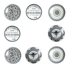 Carregar imagem no visualizador da galeria, Set Of Eight Mix Design Printed Ceramic  Knobs
