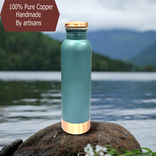 Cargar imagen en el visor de la galería, Copper Water Bottle 20.29 Oz (Pie Green)
